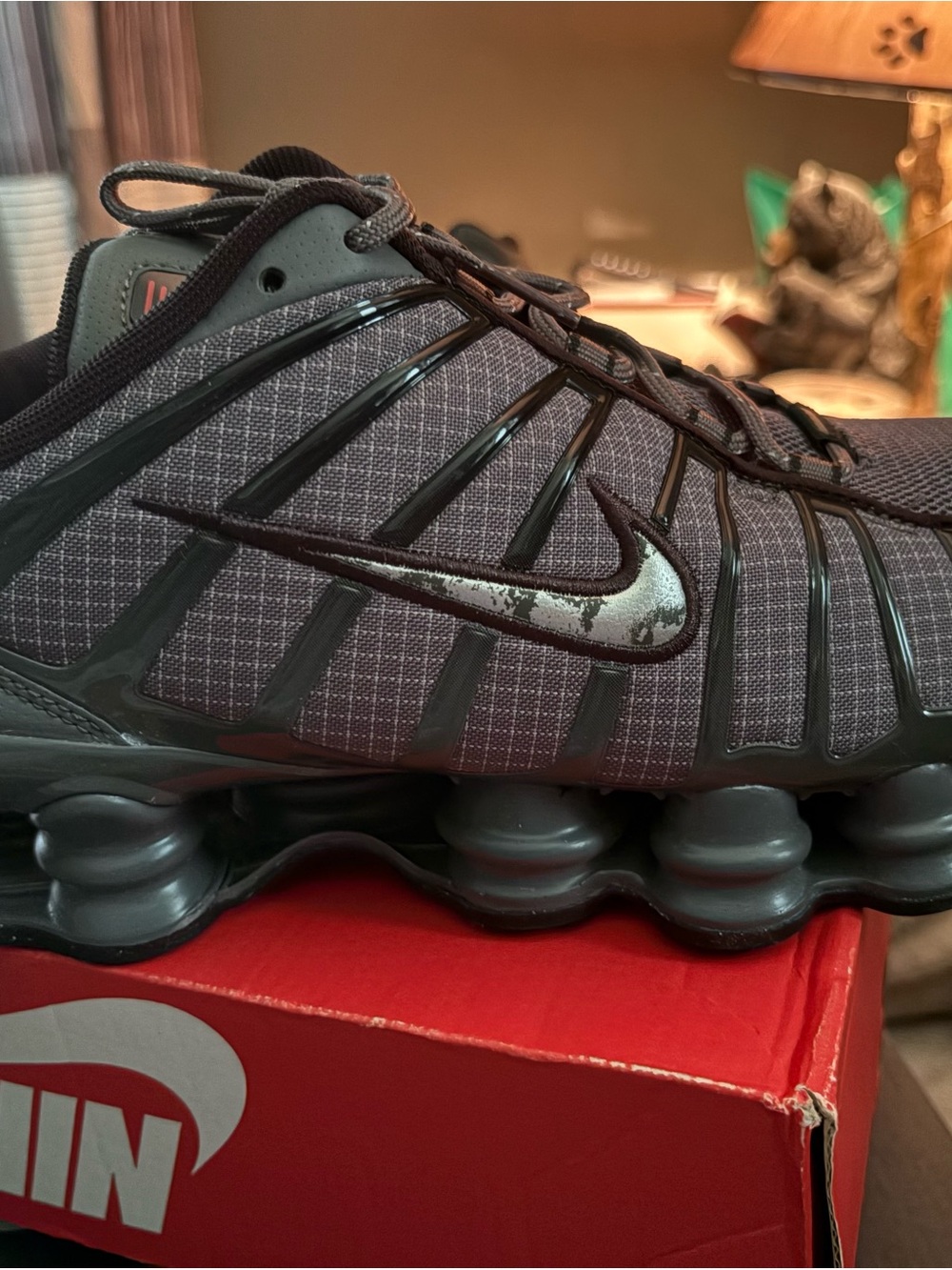 New in BOX mens Nike Men’s Dark Gray and Black Shox Running Sneakers Sz 11.5